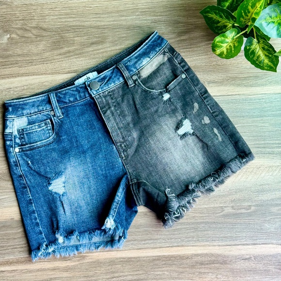 CAbi Park Colorblock Denim Shorts Distressed Frayed Hems Stretch Size 2 - Picture 2 of 15